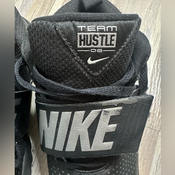 Nike Team Hustle D8 Black Basketball Shoes, Size 6Y - Picture 15 of 15